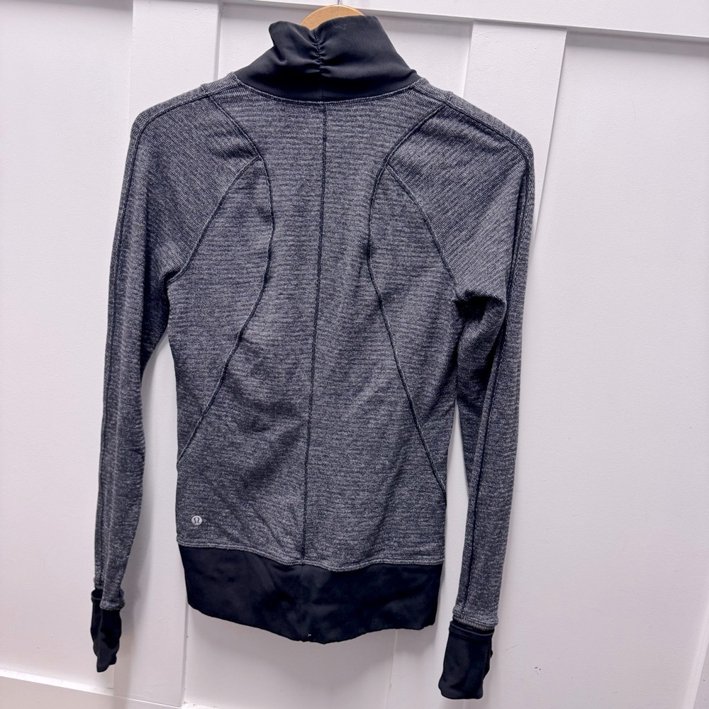 Lululemon 1/4‎ zip grey sweater size 8